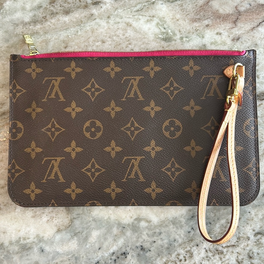 Louis Vuitton Neverfull MM/GM Pochette